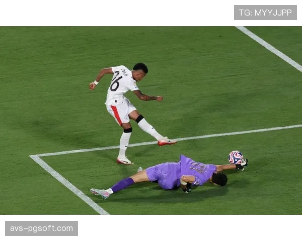 上海海港20分钟内连伤四将，加布里埃尔右膝重伤被担架抬出